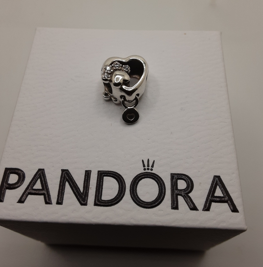 Authentic Pandora Sparkling Paw Print & Heart Charm - EUC - Picture 2 of 8